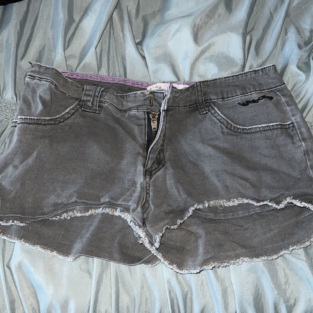 I super cute billabong cargo shorts Great for lake days, lounging